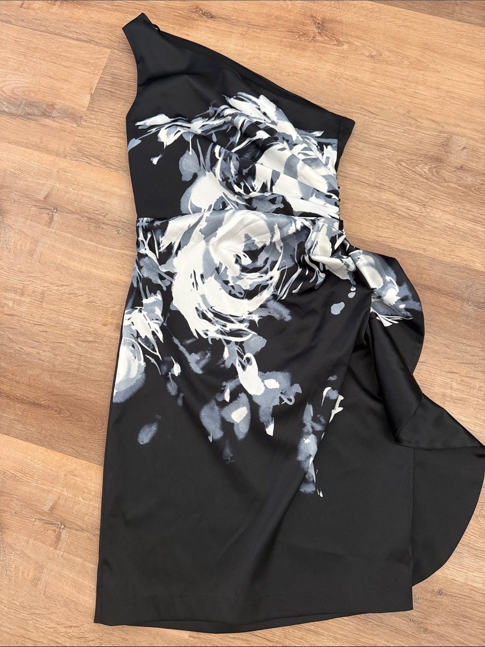 London Times Black One-Shoulder Floral Cocktail Dress with White and Gray Print